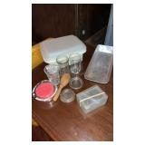 Miscellaneous kitchen items