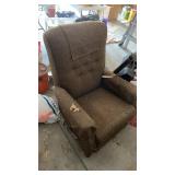 Mid century chair needs cleaned  40ï¿½x30ï¿½x32ï¿½
