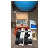 Miscellaneous lot of curtain hooks, pillow cases