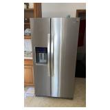 Stainless steel whirlpool refrigerator / freezer