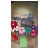 Miscellaneous decorative items