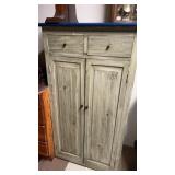 2 door cabinet  with 2 doors and 2 drawers