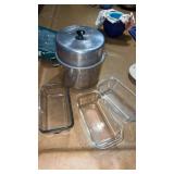 Aluminum pot with lid and 3 glass pans