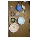 Miscellaneous lot of Decorative Porcelain/Glass
