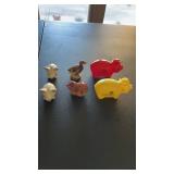 2 Salt & Pepper Shaker Sets, 2 Plastic Piggy
