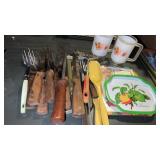 Miscellaneous kitchen knifeï¿½s, cups and more