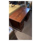 Wooden Desk approx 43.5ï¿½ x 22.5ï¿½ x 29.5ï¿½