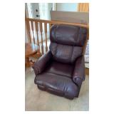 2 leather reclining chairs 34"x31"x38" aprox
