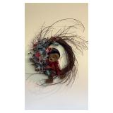 2 wall decorations and basket