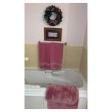 2 bath towels Floor  mats , picture  15.5 x 10.5"
