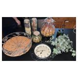 Miscellaneous decorative items