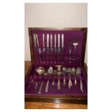 WM Rogers, exquisite silver plate, utensil set