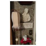 Grouping of decor and lamps