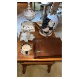 Miscellaneous grouping of home decorations