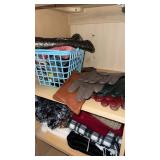 Womenï¿½s gloves and scarfs