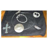Womenï¿½s silver tone jewelry