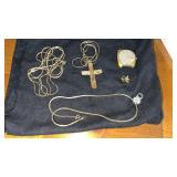 Womenï¿½s gold tone, jewelry