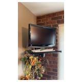 Small 18 inch tv with wall mount shelf