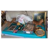 Tote with lid and miscellaneous home decorations