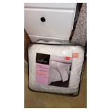 Full /Queen down alternative comforter blankets