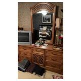 Dresser vanity and 2 side cabinets. Dresser