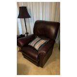 Nice leather recliner aprox 39ï¿½x36ï¿½x39ï¿½