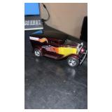 Hot wheels, 32 four delivery diecast car/bank