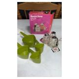 Vintage queen, Anne leaf  cruet  set in original