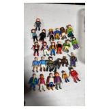 25 play mobile figures