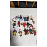 18 Play mobile figures