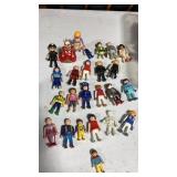 25 play mobile figures
