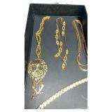 Gold tone  miscellaneous jewelry
