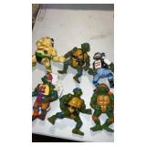 6 ninja turtle action figures