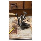 Universal hand grinder