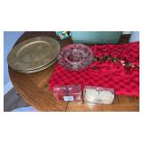 Miscellaneous table settings  cloth napkins,