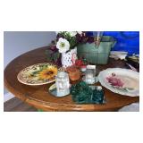 Miscellaneous decorative items. Basket with faux