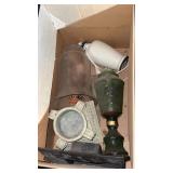 Miscellaneous glass pieces this item is up in the