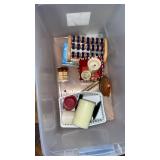 Group of decorative items. Tote not included
