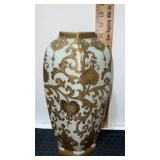 Porcelain hand painted gold Chinese ginger jar