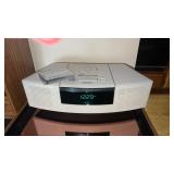 Bose wave radio /cd Pedestal powers on
