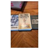 3 books The first casualty, Berattelsen Om