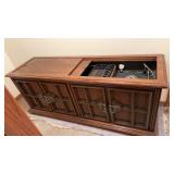 Magnavox console  record  player /Radio