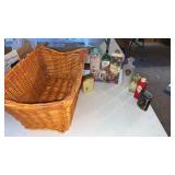 Vintage powder  tins  Vi Jon Bouquet, lilacs and