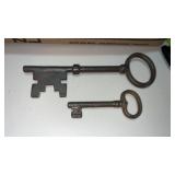 Large and small decorative skeleton keys