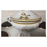 Soup tureen