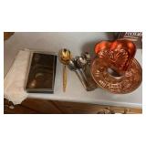 Cloth napkins, wooden napkin rings, 2 cake pans