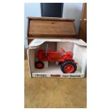 Ertl Case ï¿½Vacï¿½ Tractor Model 1/16 scale