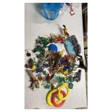 Miscellaneous plastic toys: dinosaurs, animals,