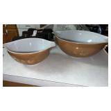 2 pyrex nesting bowls
