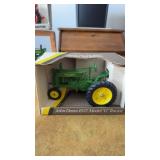 Ertl John Deere 1937 model G tractor model 1/16